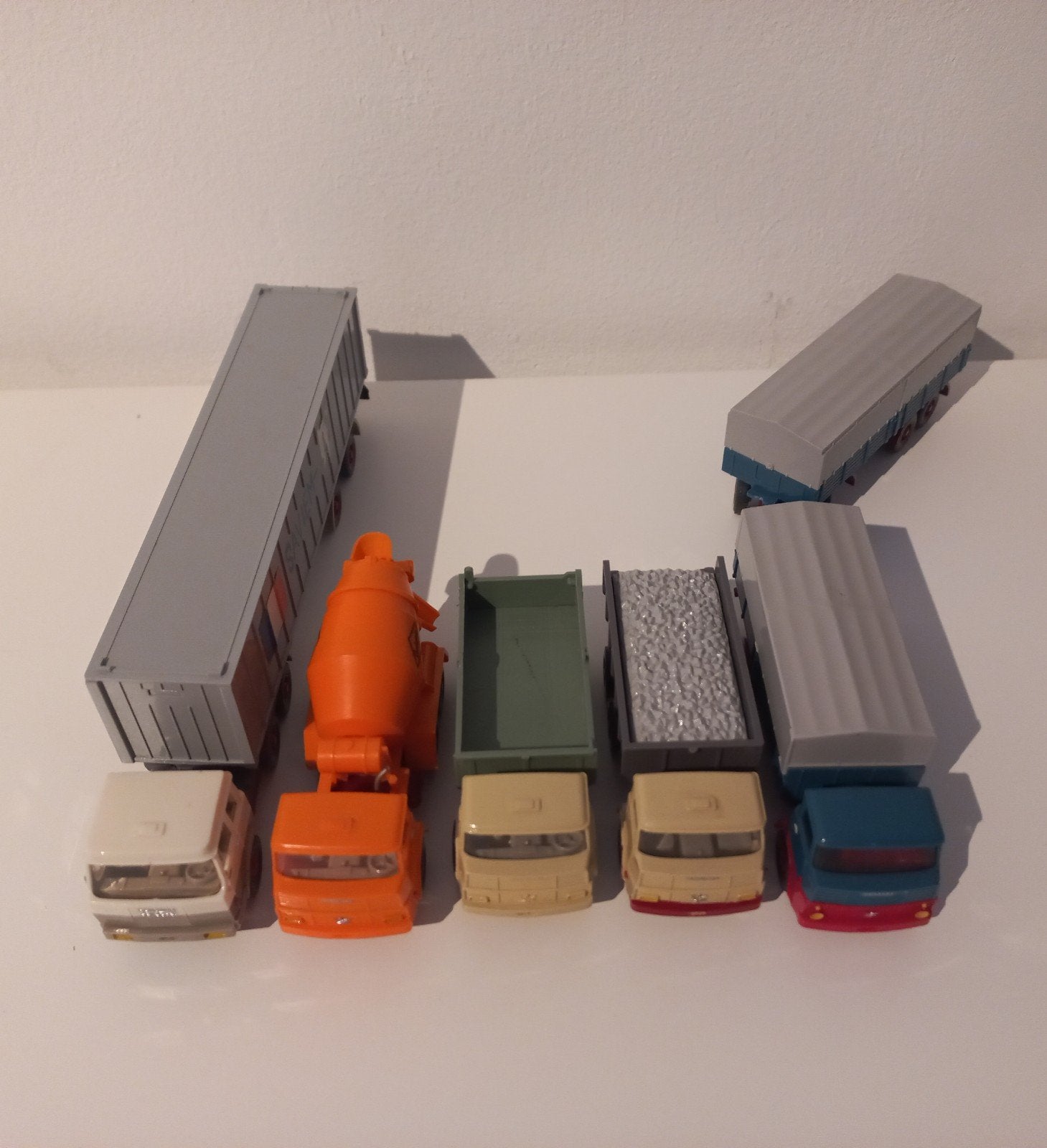 Te koop 5 Henschel vrachtauto's Wiking 1:87 HO, Ophalen, Zo goed als nieuw, Bus of Vrachtwagen, Wiking