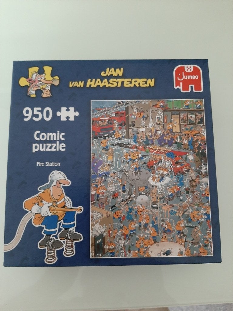 Jan van Haasteren, Fire station, 950 stukjes. Z.G.A.N., Ophalen of Verzenden, 500 t/m 1500 stukjes, Zo goed als nieuw, Legpuzzel