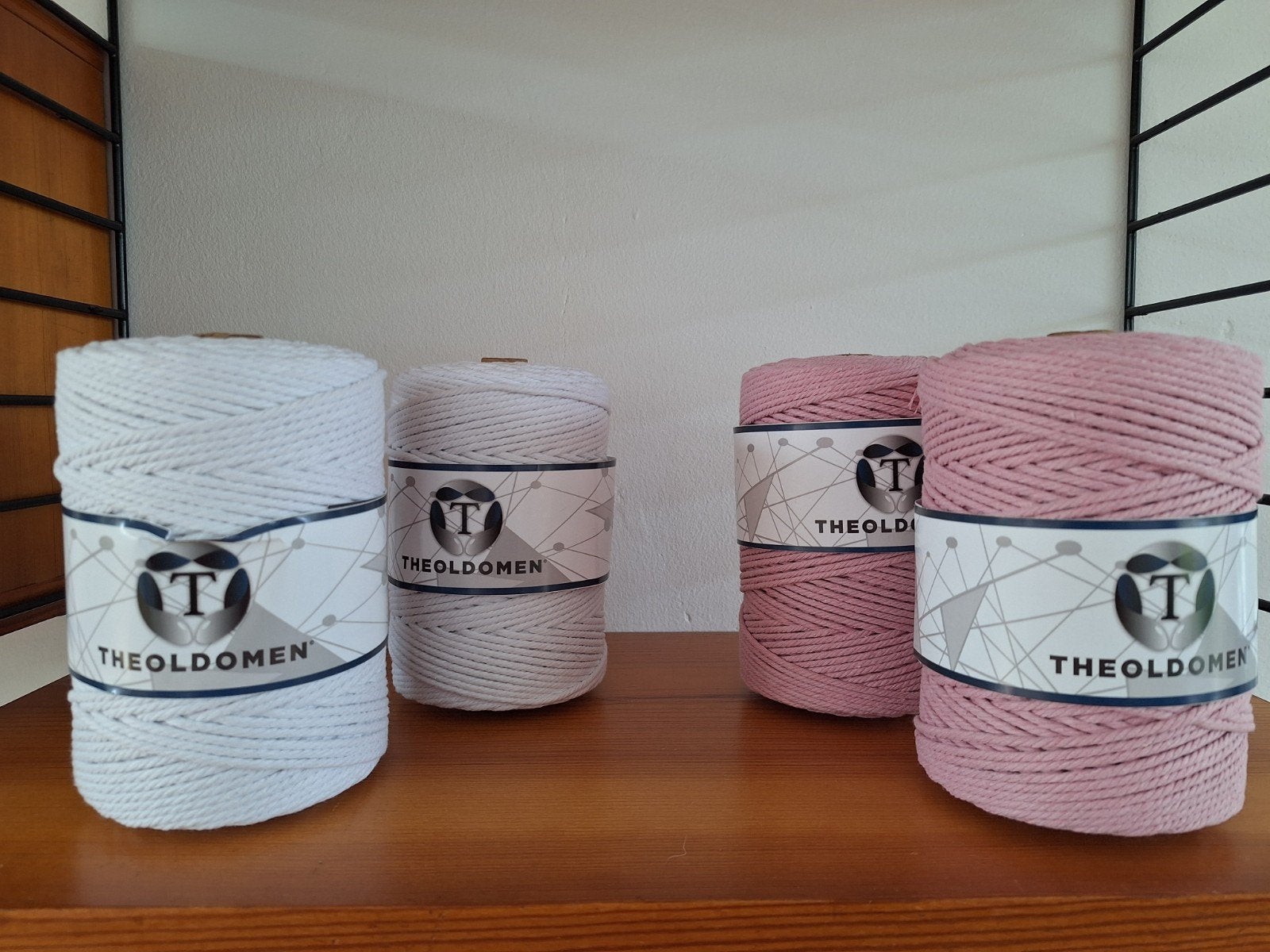 Theoldomen macrame garen,  draad roze en wit, Ophalen of Verzenden, Nieuw, Garen of Naald(en)