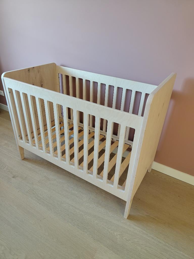 Ledikant kidsmill, Kinderen en Baby's, Ophalen, Zo goed als nieuw, Lattenbodem, Minder dan 140 cm