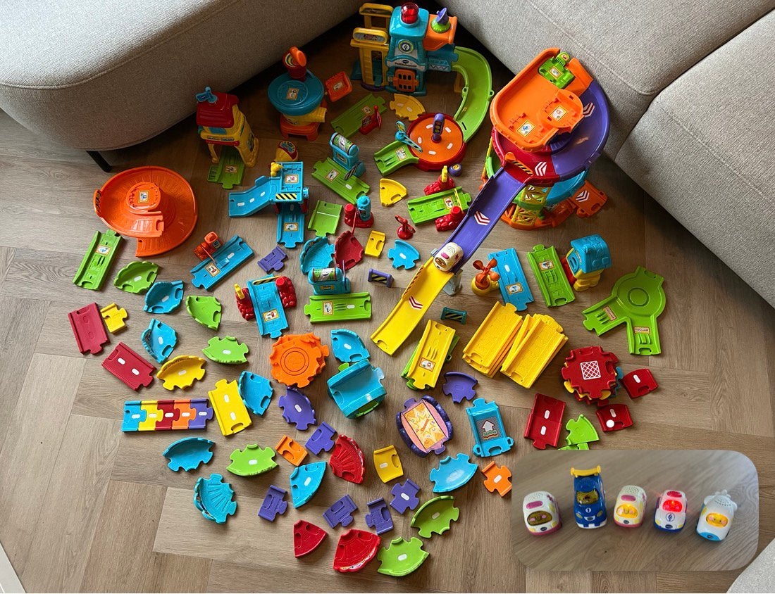 VTech Toet Toet Auto’s - circa 100 onderdelen en 5 auto’s, Kinderen en Baby's, Speelgoed | Vtech, Ophalen, Gebruikt