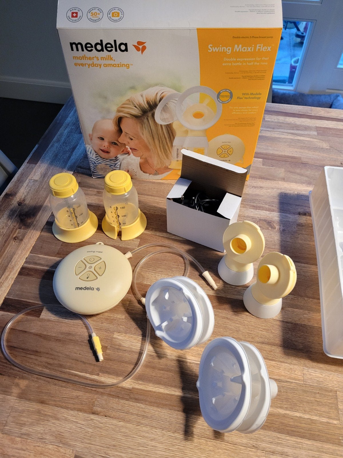Medela borstkolf Swing Maxi Flex met koeltas en 16 flesjes, Ophalen of Verzenden, Gebruikt