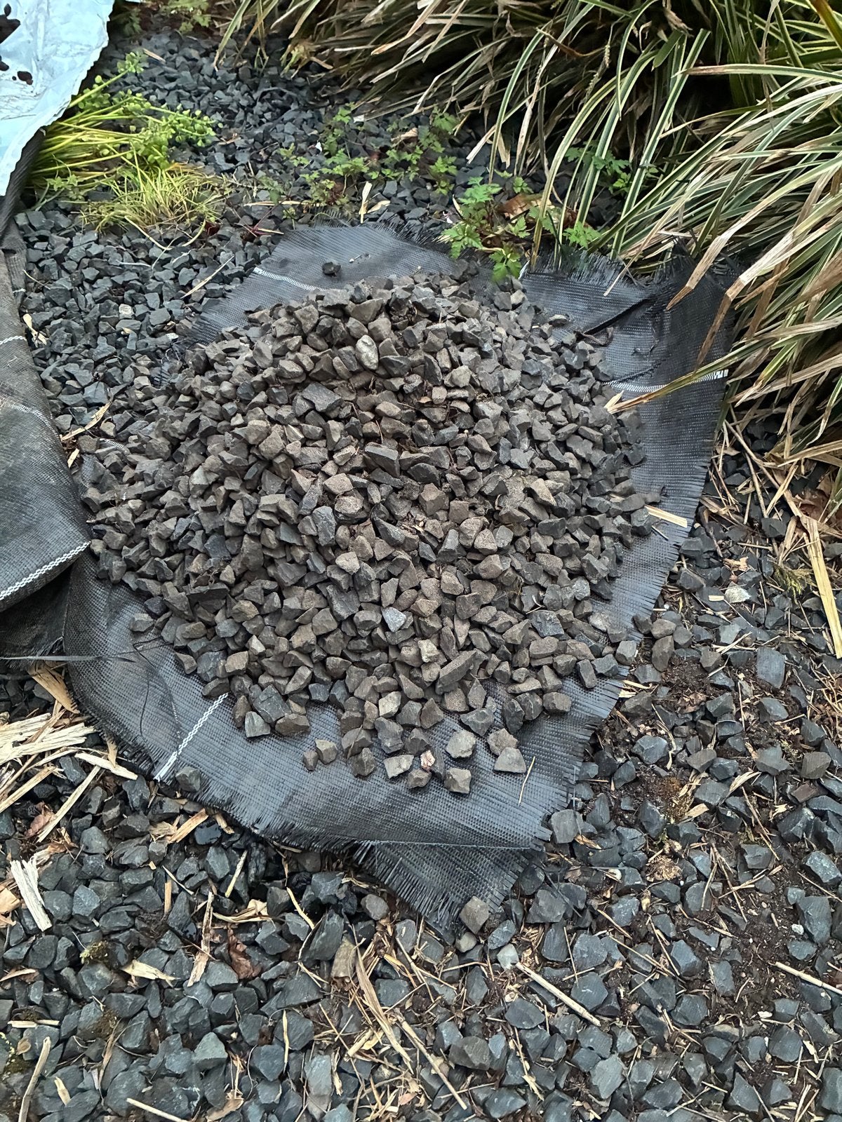 Gebruikt Basalt Split - Donkergrijs Grind voor Tuin/Oprit, Tuin en Terras, Ophalen, Gebruikt, Split, Basalt