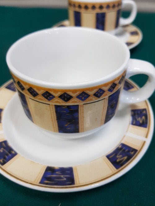 Kop en schotel, 4 stuks, wit met geel/blauwe decoratie, Ophalen of Verzenden, 'T Olde Gre-j, Info@toldegrej.nl, Endepoelstraat 20f Didam