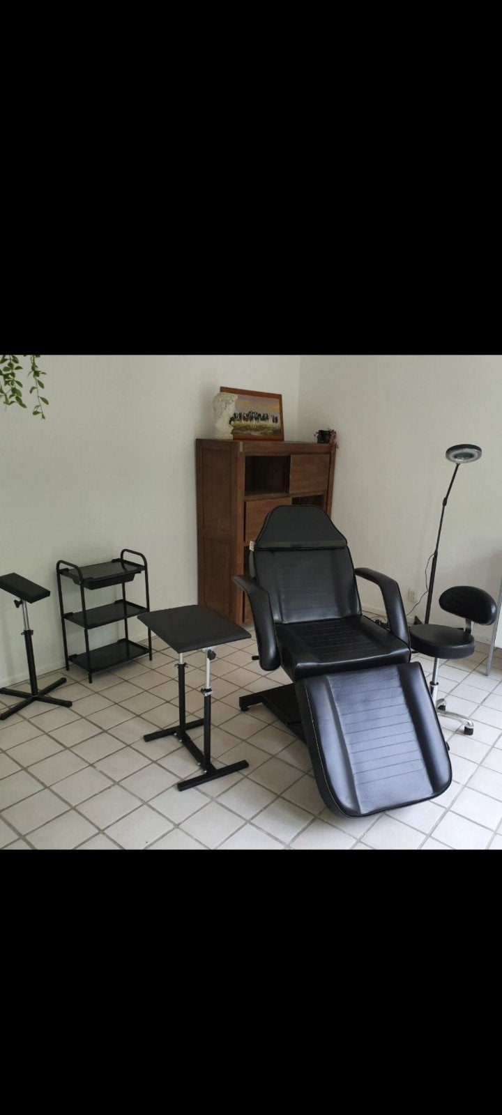 Stoel en toebehoren voor bijv. schoonheidsspecialist