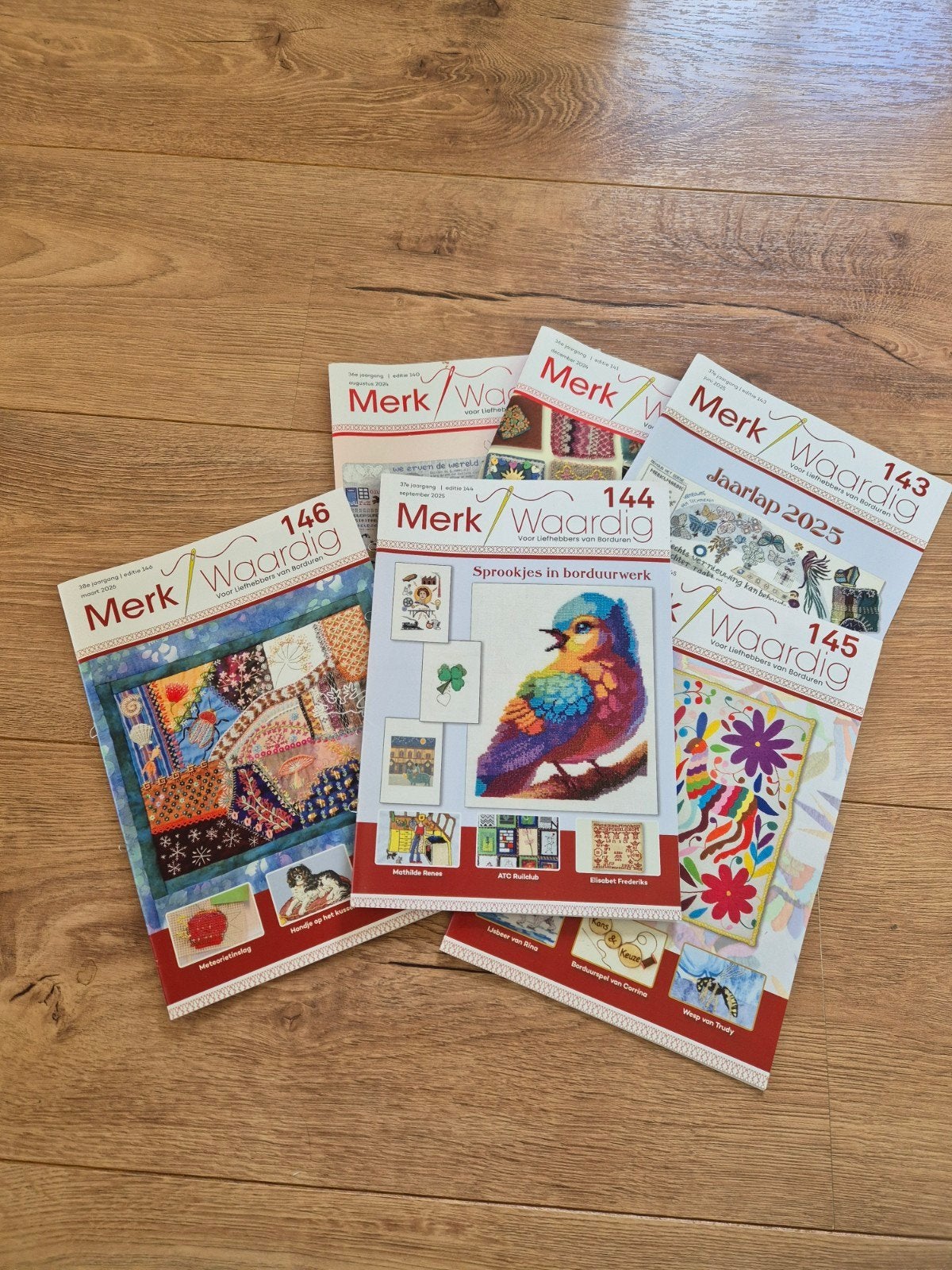 6 nummers borduurblad merkwaardig borduren, Ophalen of Verzenden, Gebruikt, Handborduren, Overige typen