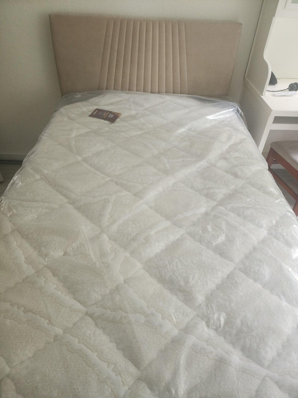 Nieuw eenpersoonsbed met matras en hoofdbord, Ophalen, Eenpersoons, Nieuw, 120 cm