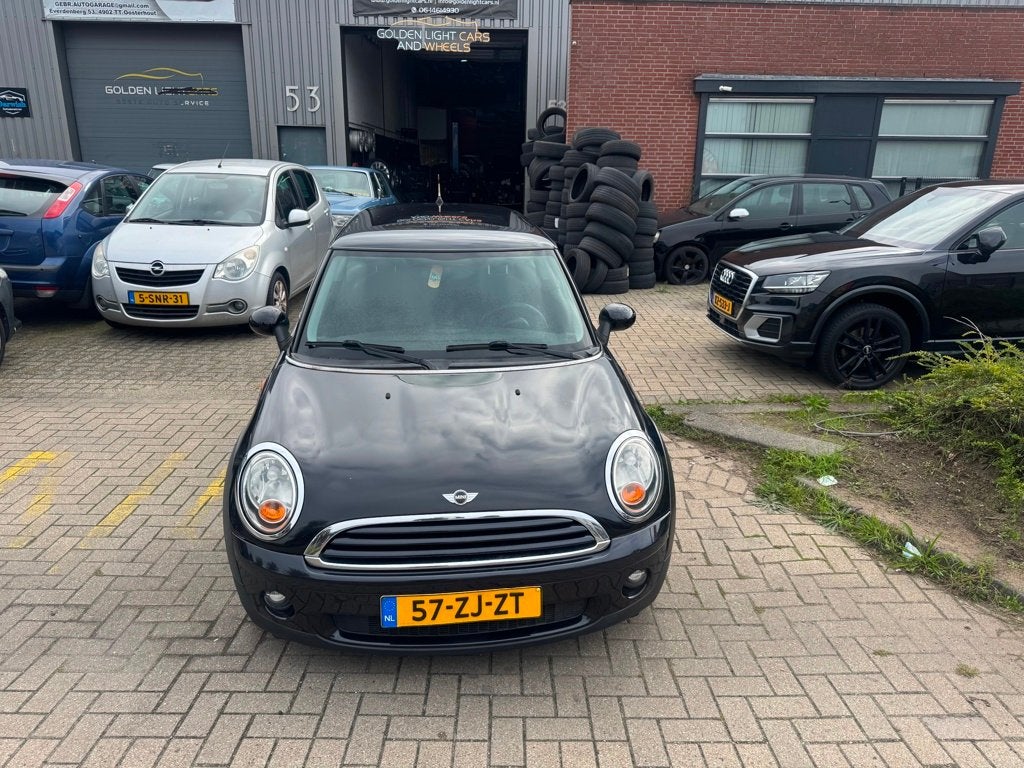 Mini 3-Deurs 1.4 One R56 Nieuwe APK Nieuwe Ketting Airco 2de, Auto's, Voorwielaandrijving, Gebruikt, 4 stoelen, Origineel Nederlands