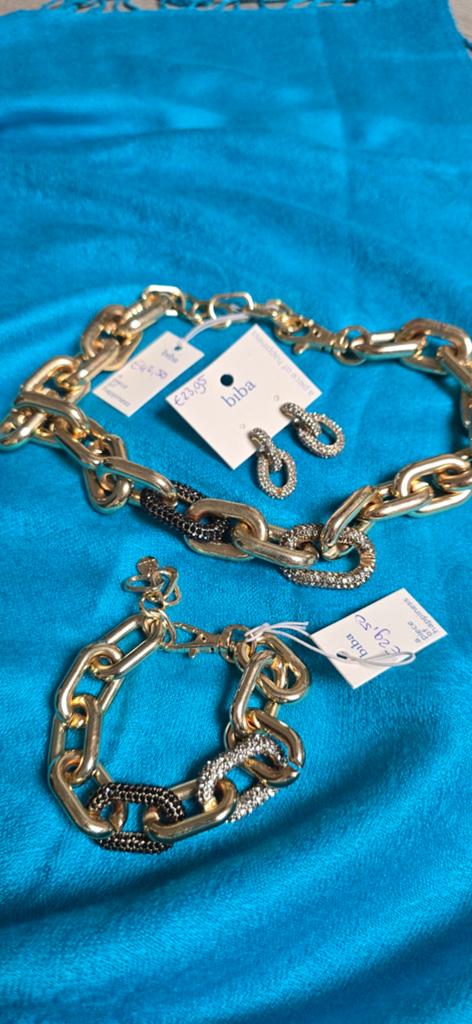 Biba Sieraden Set: Ketting, Armband & Oorbellen Goudkleurig, Overige materialen, Nieuw, Ophalen of Verzenden, Goud