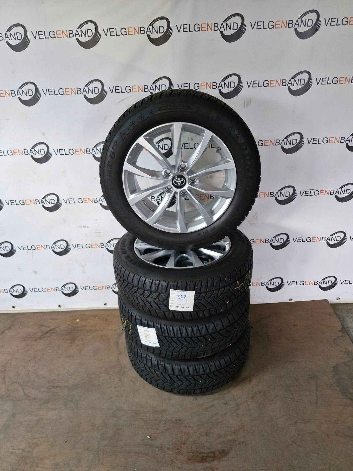 Winterset Toyota C-HR 5x114,3 215 60 17 winterbanden OEM, Auto-onderdelen, Banden en Velgen, ., Banden en Velgen, Personenwagen