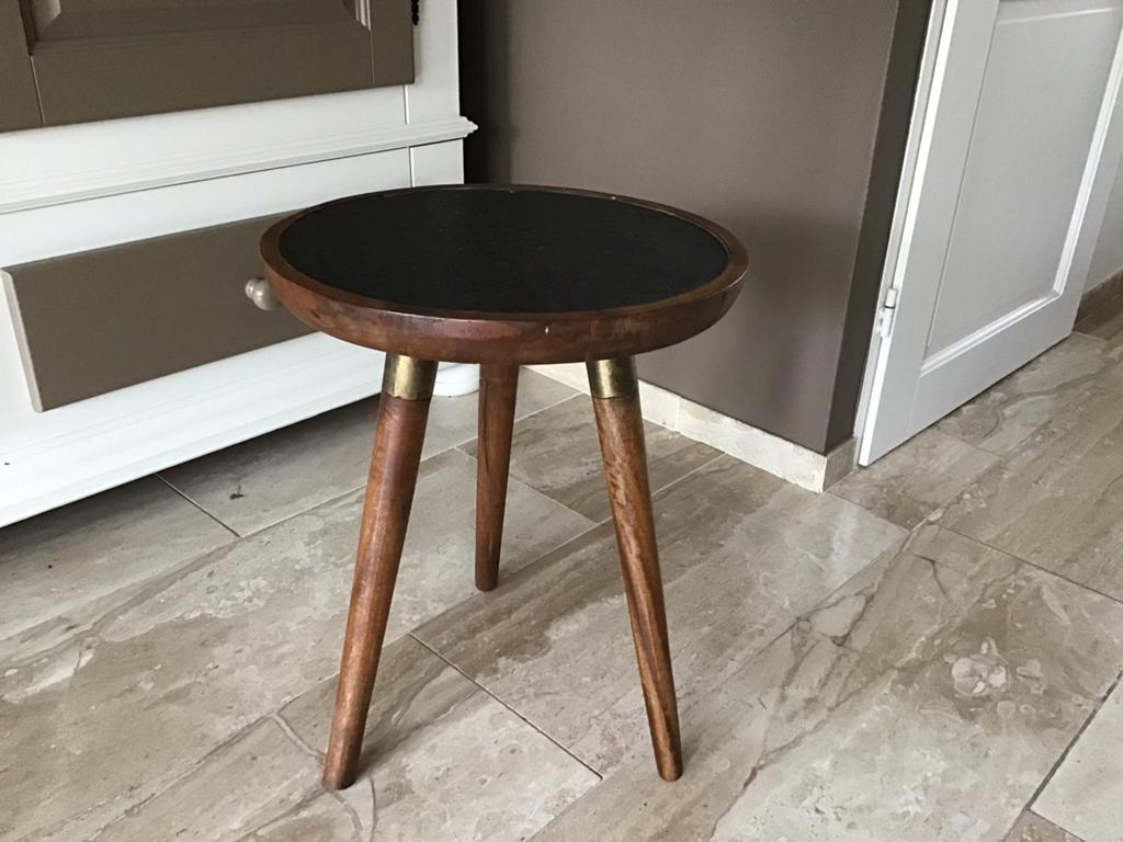 Rond houten tafeltje met bewerkt blad, Huis en Inrichting, Tafels | Bijzettafels, Ophalen, Rond, Minder dan 55 cm, 45 tot 60 cm