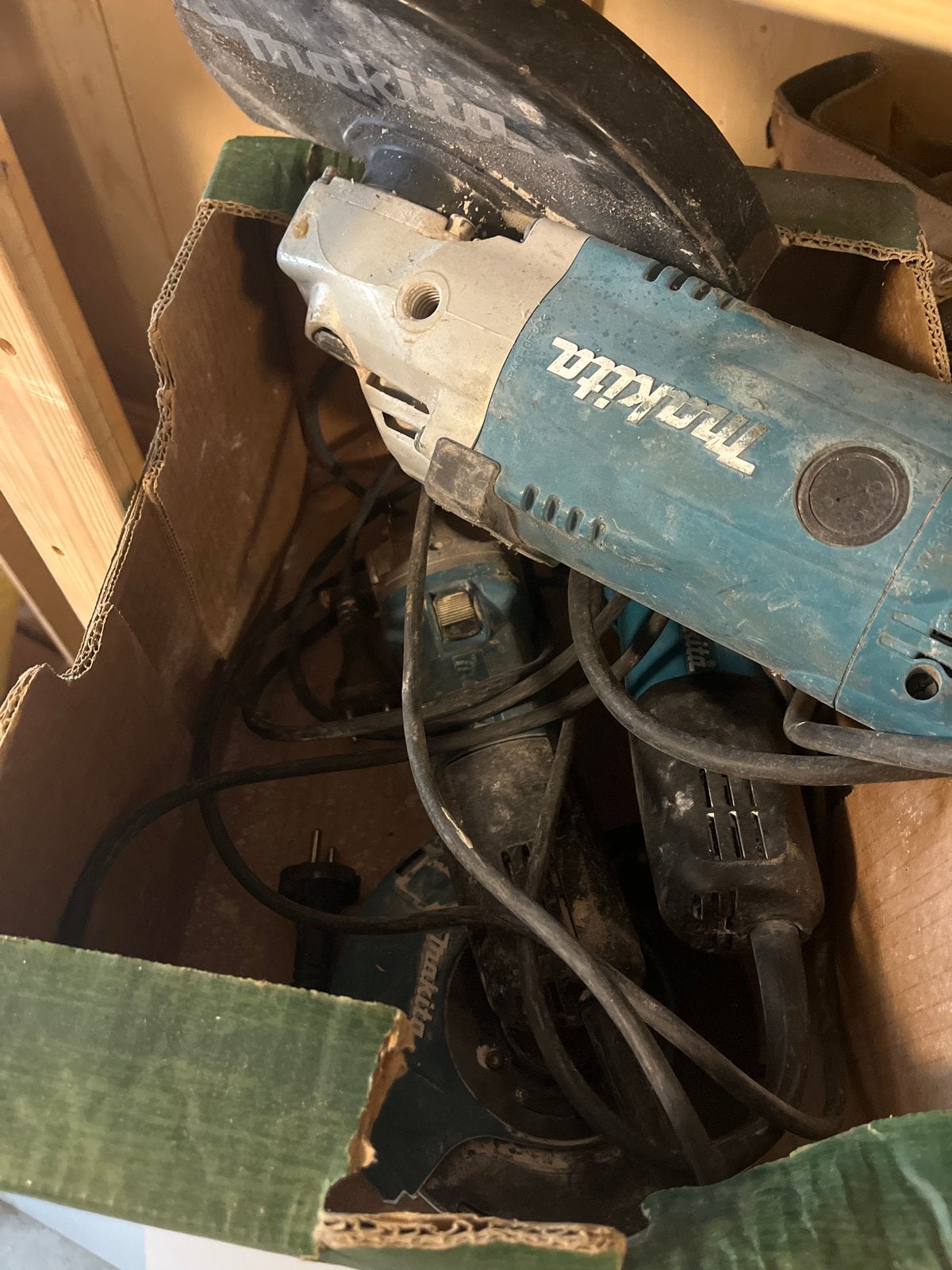 Makita haakse slijper 3 stuks defect, Ophalen, Gebruikt, 600 tot 1200 watt, Overige typen