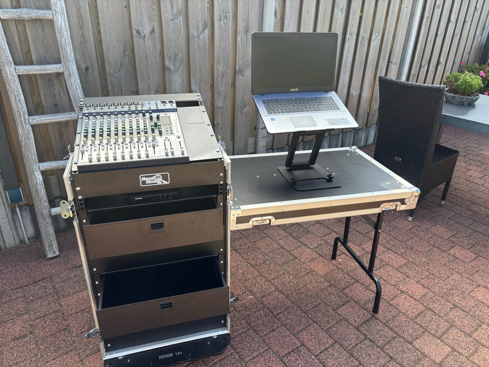 Flightcase met uitschuifbaar werkblad en lades, Ophalen, Gebruikt