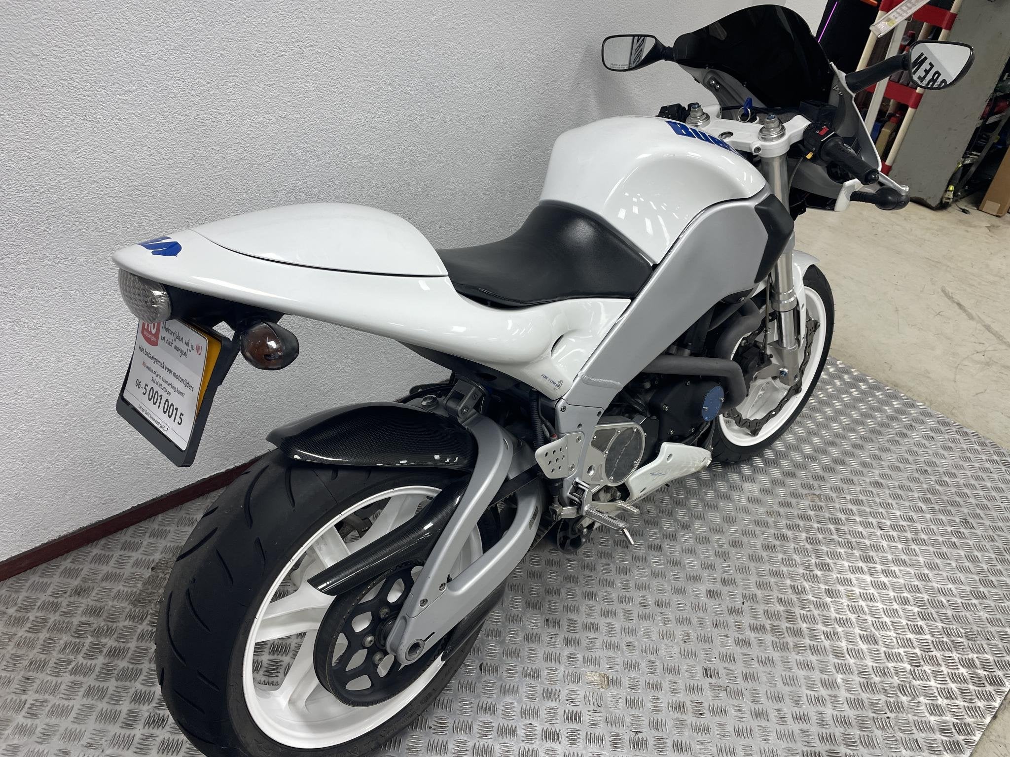 Buell XB9 XB 9 R XB9R FIREBOLT WHITE EDITION BOVAGGARANT, Laan van Vredenoord 33
2289 DA  Rijswijk, NL, H-DCUSTOMERSERVICE@Harley-Davidson.com
