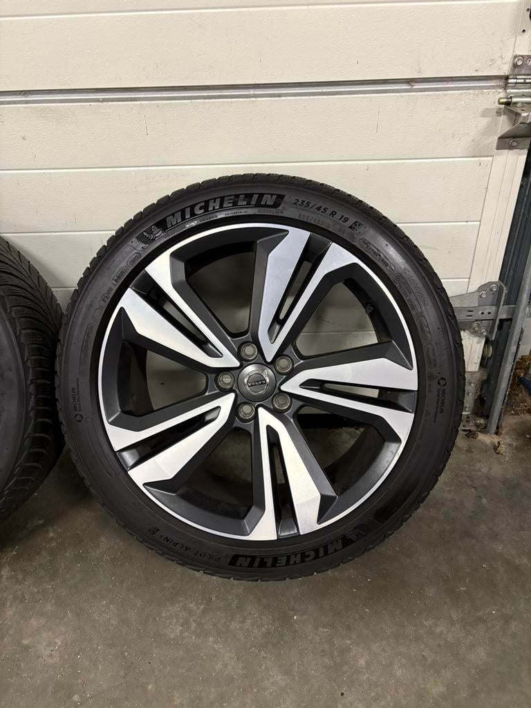 Volvo V60 Cross Country 19 inch winterset Michelin, Gebruikt, Banden en Velgen, Winterbanden, 235 mm