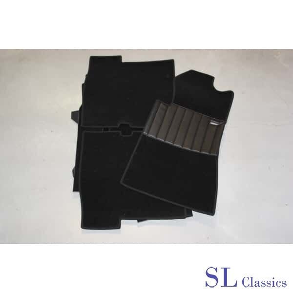 Tapijt set 18-delig Zwart Mercedes-Benz SL, W107 - R107, Auto-onderdelen, -, Nieuw, Ophalen of Verzenden, -
