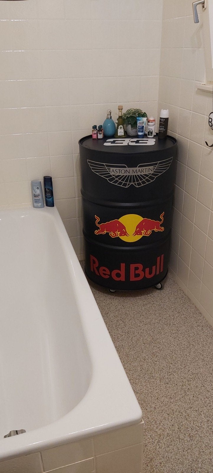 Redbull olievat, Huis en Inrichting, Ophalen, Zo goed als nieuw