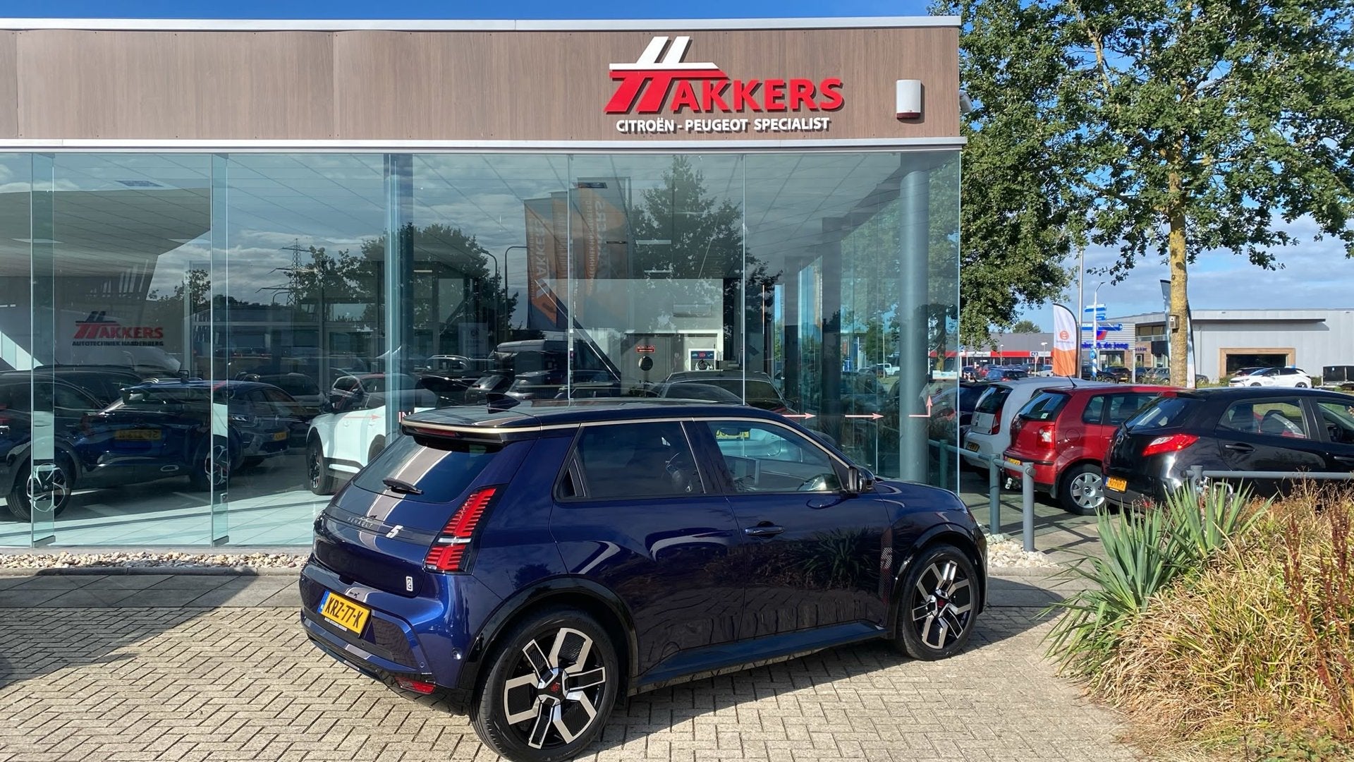 Renault 5 Comfort range iconic cinq 52 kWh, Auto's, Stof, Gebruikt, 150 pk, Blauw