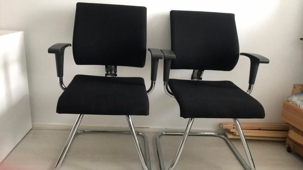 Ahrend zwarte wachtkamerstoelen 2 stuks, Huis en Inrichting, Ophalen, Gebruikt, Twee, Zwart