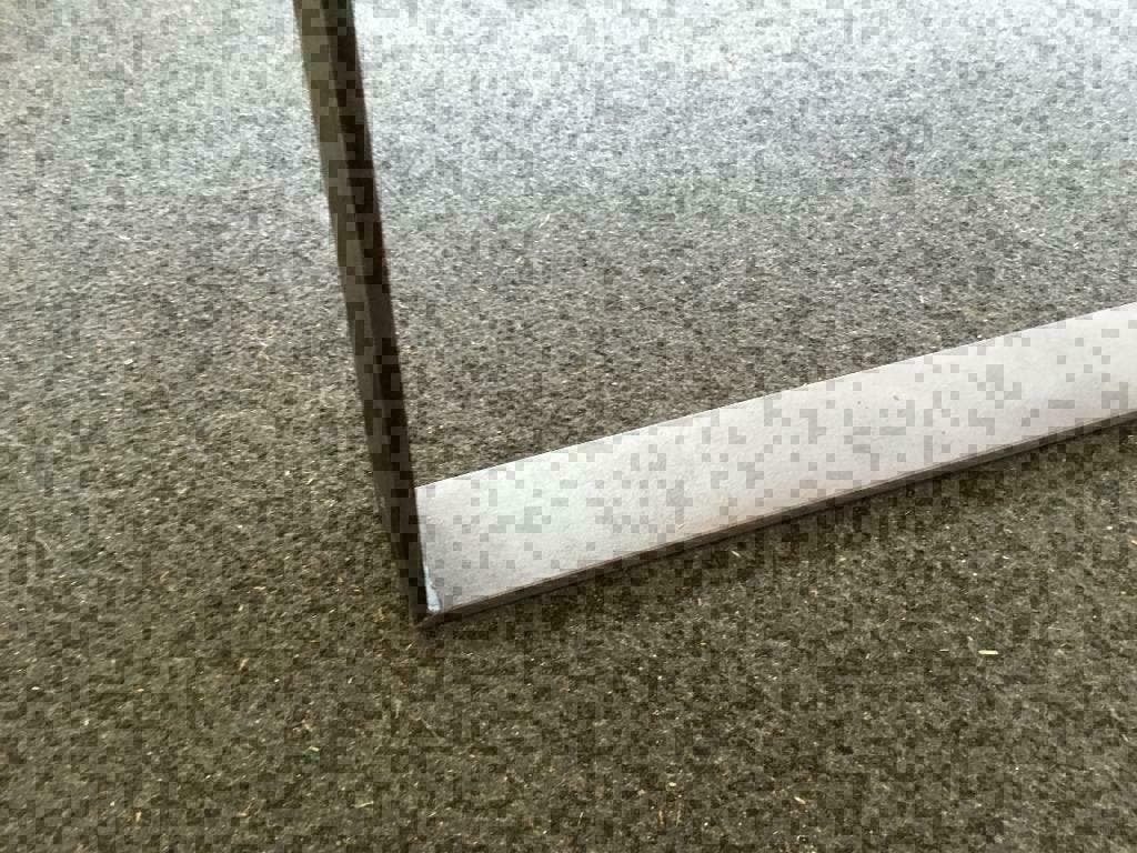 Industriële tafels van steenschotten en stalen onderstel, Ophalen, Nieuw, 25 tot 50 cm