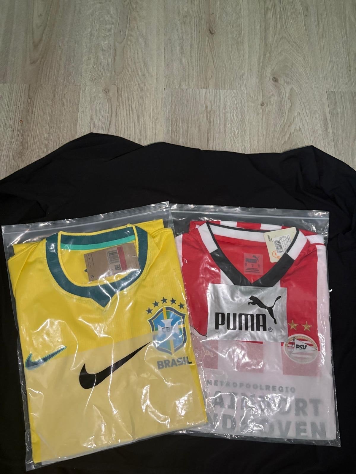 R9 set* Brazilië (Nike) en PSV (Puma), Nieuw, Ophalen of Verzenden, Voetbal, Meerkleurig