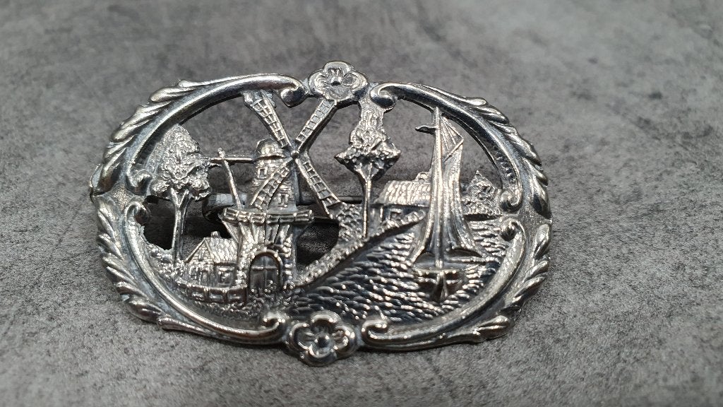 Antiek Zilveren Landschap  Broche met molen, Ophalen of Verzenden, Overige materialen, Broche