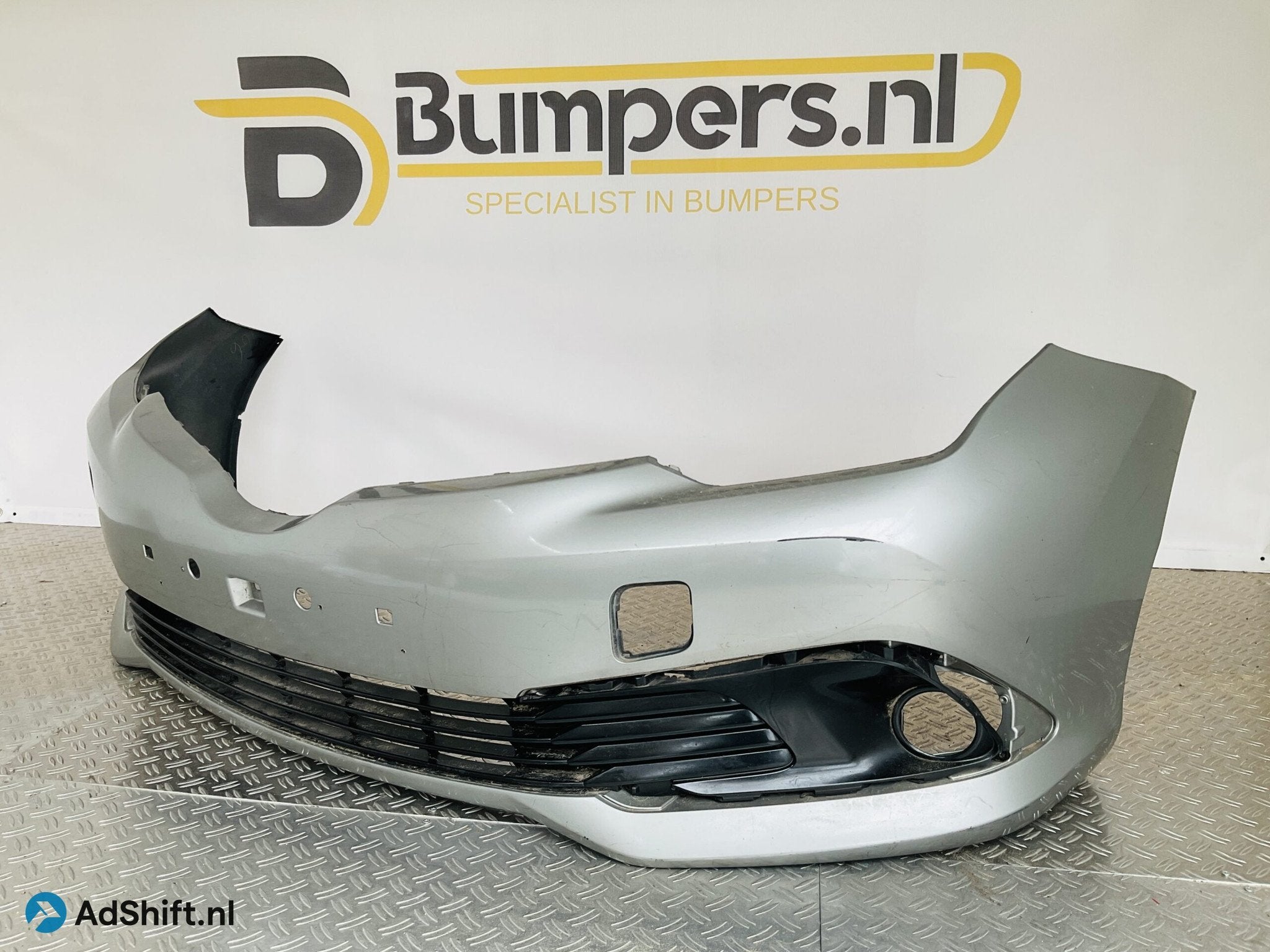 BUMPER Toyota Auris 2016-2021 52119-02k40 VOORBUMPER 2-D3-13, Auto-onderdelen, Bumper