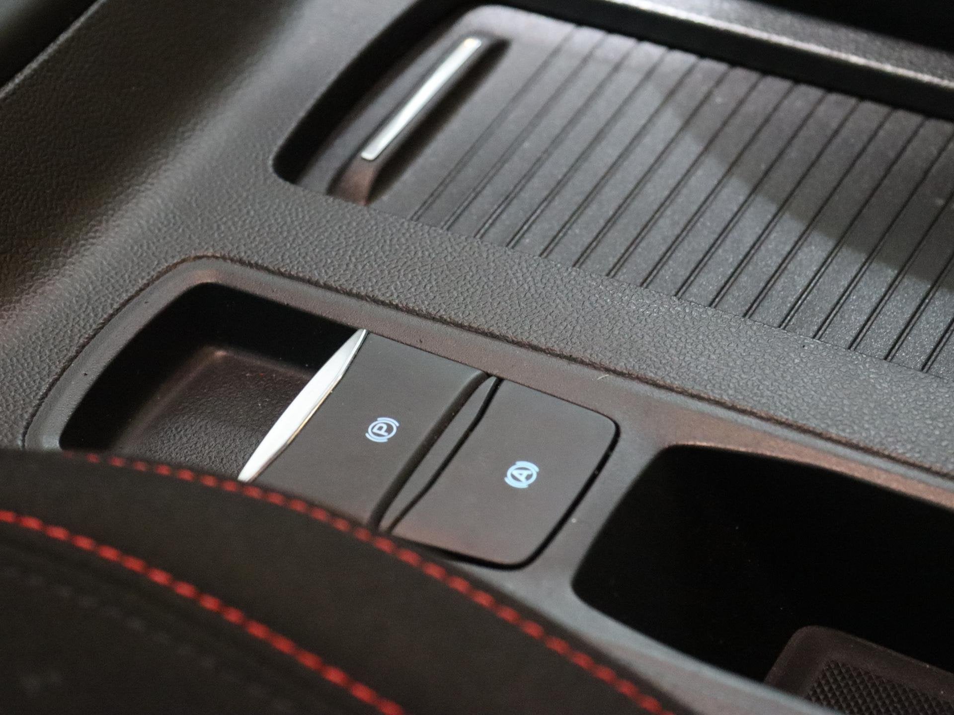 Foto 16 van Ford Focus Wagon 1.0 EcoBoost Hybrid ST Line X | Trekhaak |