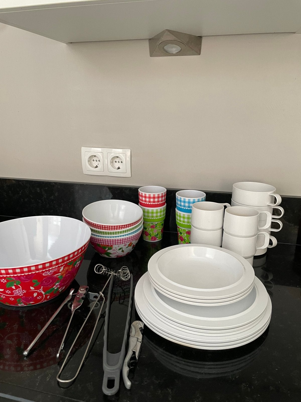 Caming Servies Set: Borden, Kommen, Kopjes & Bekers, Ophalen, Kunststof, Gebruikt, Mepal