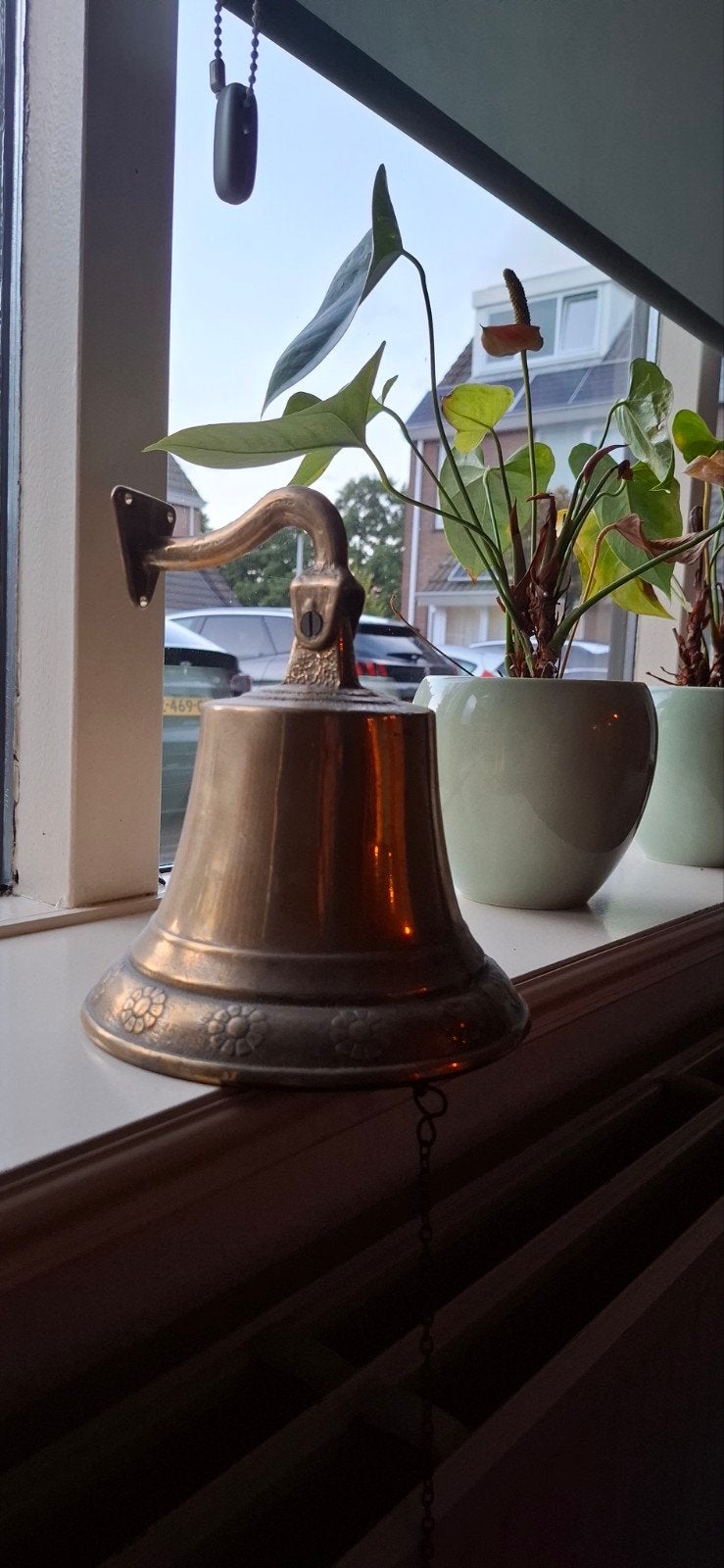 Antieke scheepsbel van messing met wandbevestiging, Ophalen, Koper