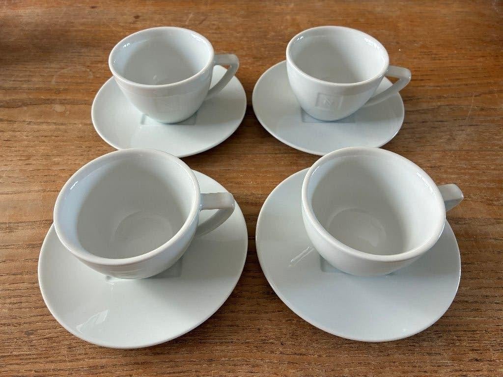 4x Nespresso koffie cappuccino kop en schotels - wit - zgan, Keramiek, Ophalen of Verzenden, Zo goed als nieuw, Overige stijlen