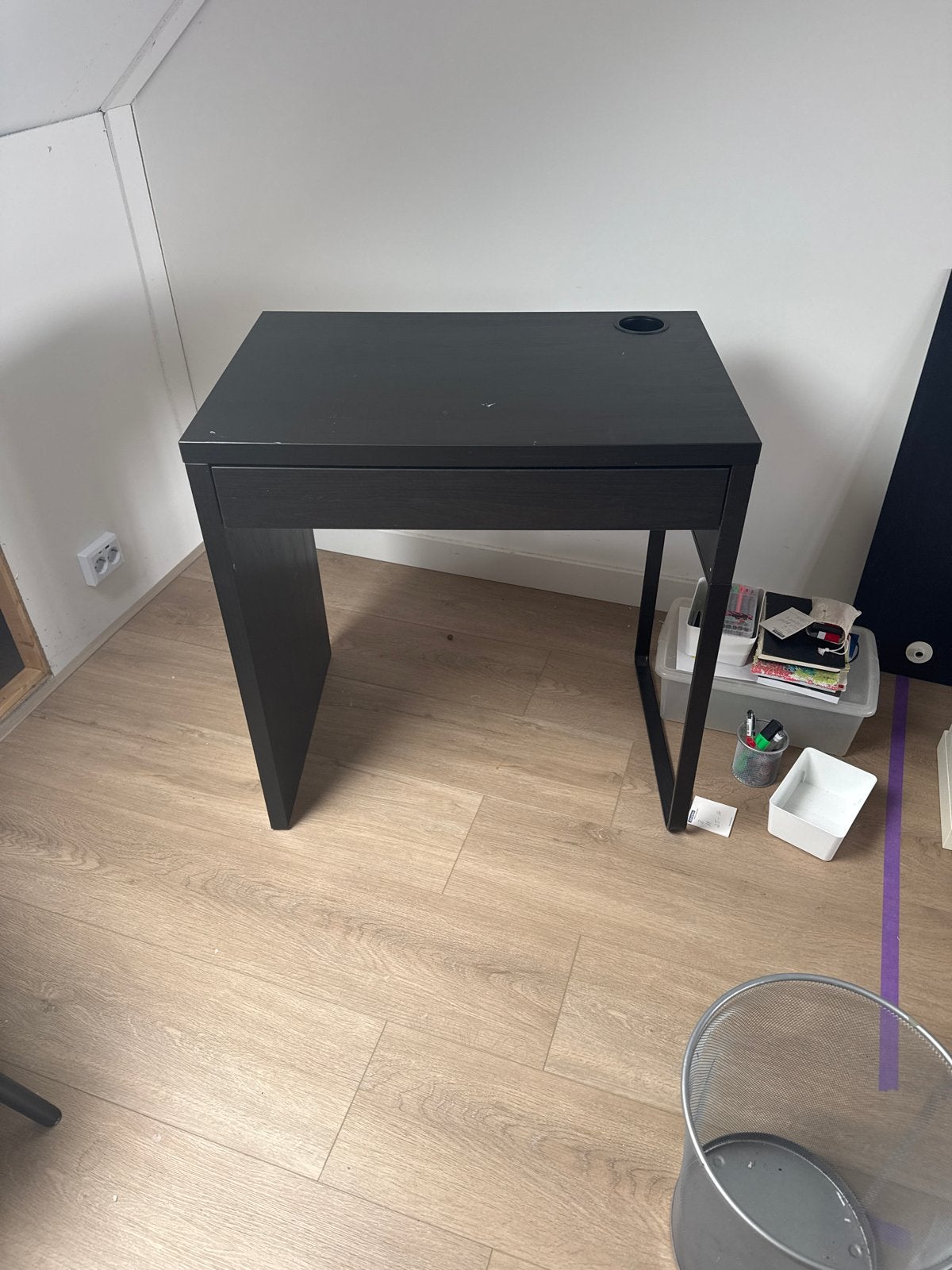 Gratis bureau - IKEA Micke (zwartbruin), Zwart, Gebruikt, Spaanplaat of MDF, Ophalen of Verzenden