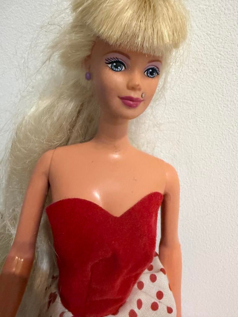 Vintage Lucky pop met rode jurk en piercing, Ophalen of Verzenden, Zo goed als nieuw