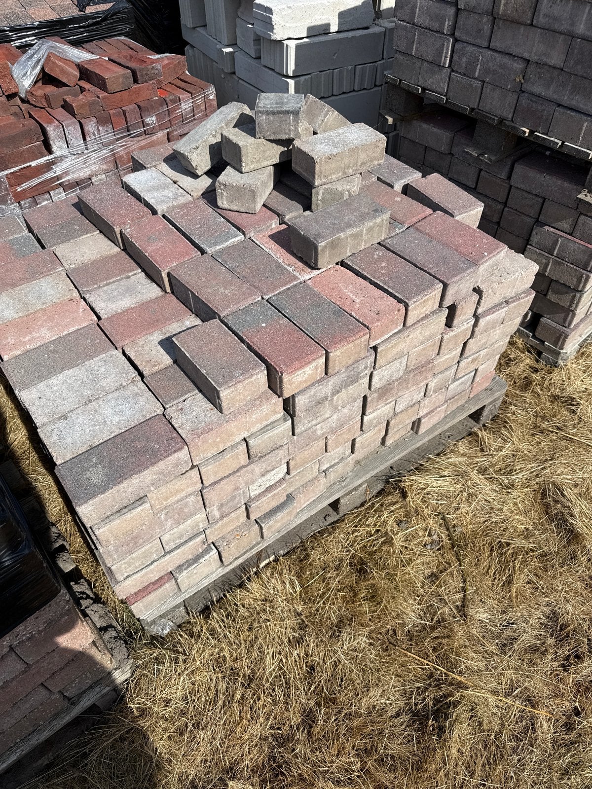 Betonklinkers Grijs/Rood/Zwart - 17-19m², Tuin en Terras, Ophalen, Gebruikt, Klinkers, 10 m² of meer