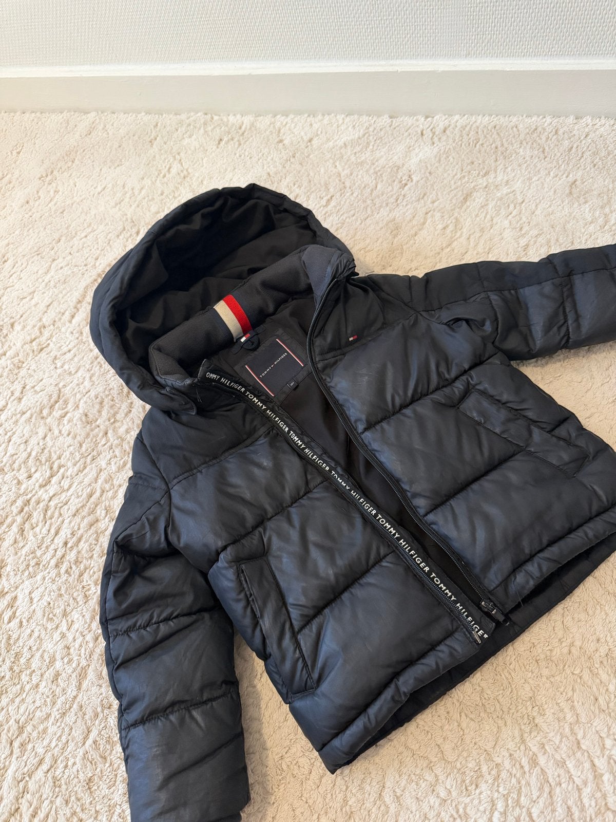 Tommy Hilfiger winterjas maat 104, Kinderen en Baby's, Ophalen of Verzenden, Gebruikt, Jongen of Meisje, Jas