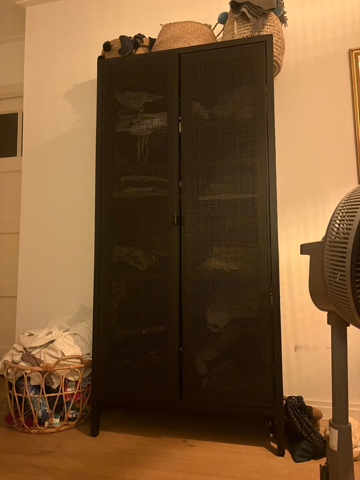 Hele stevige houten rotan kast Karwei, Ophalen, Met plank(en), Gebruikt, 100 tot 150 cm