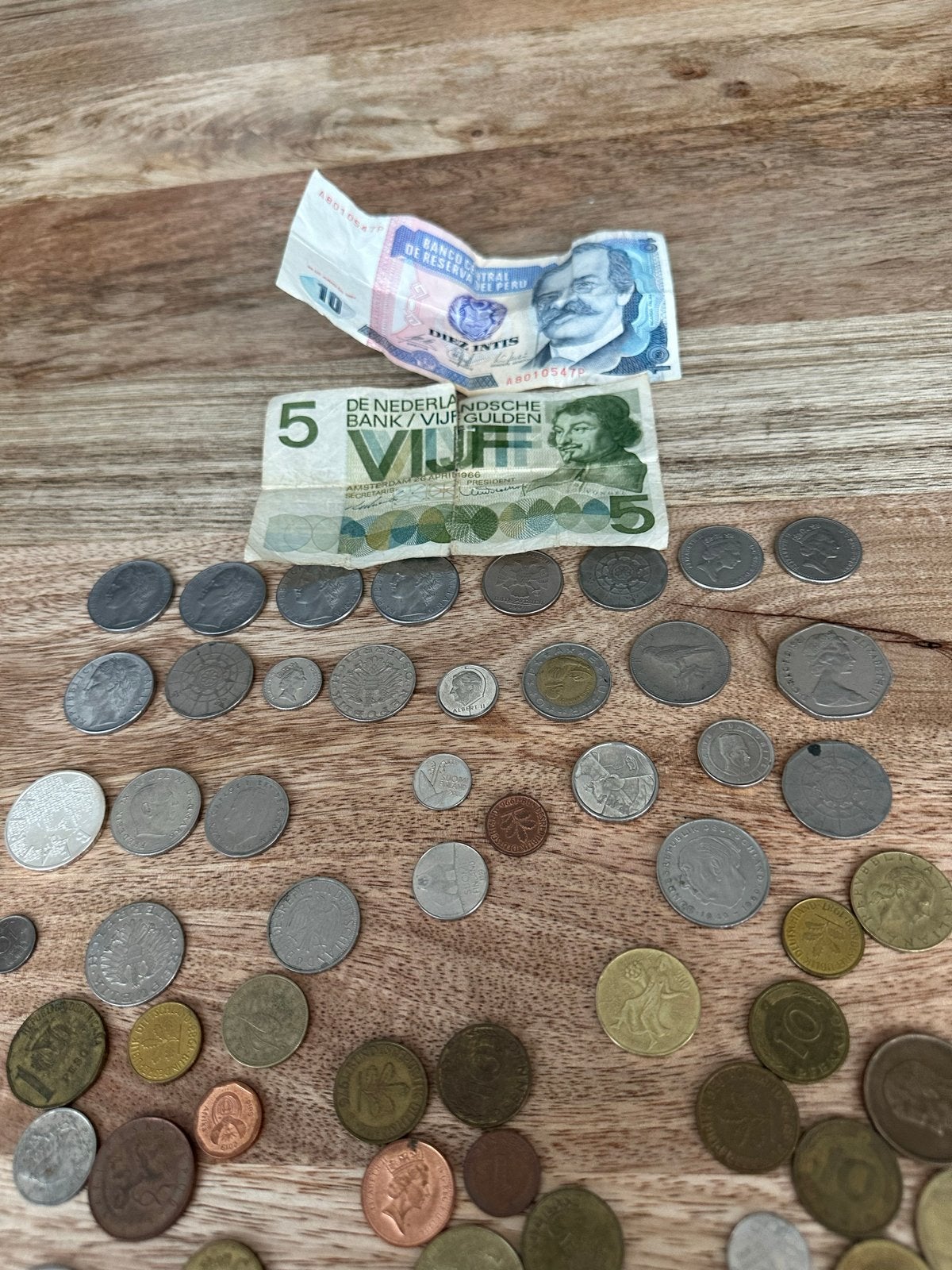 Nostalgische partij: Oude munten en papiergeld (incl. Peru), Ophalen of Verzenden, Setje