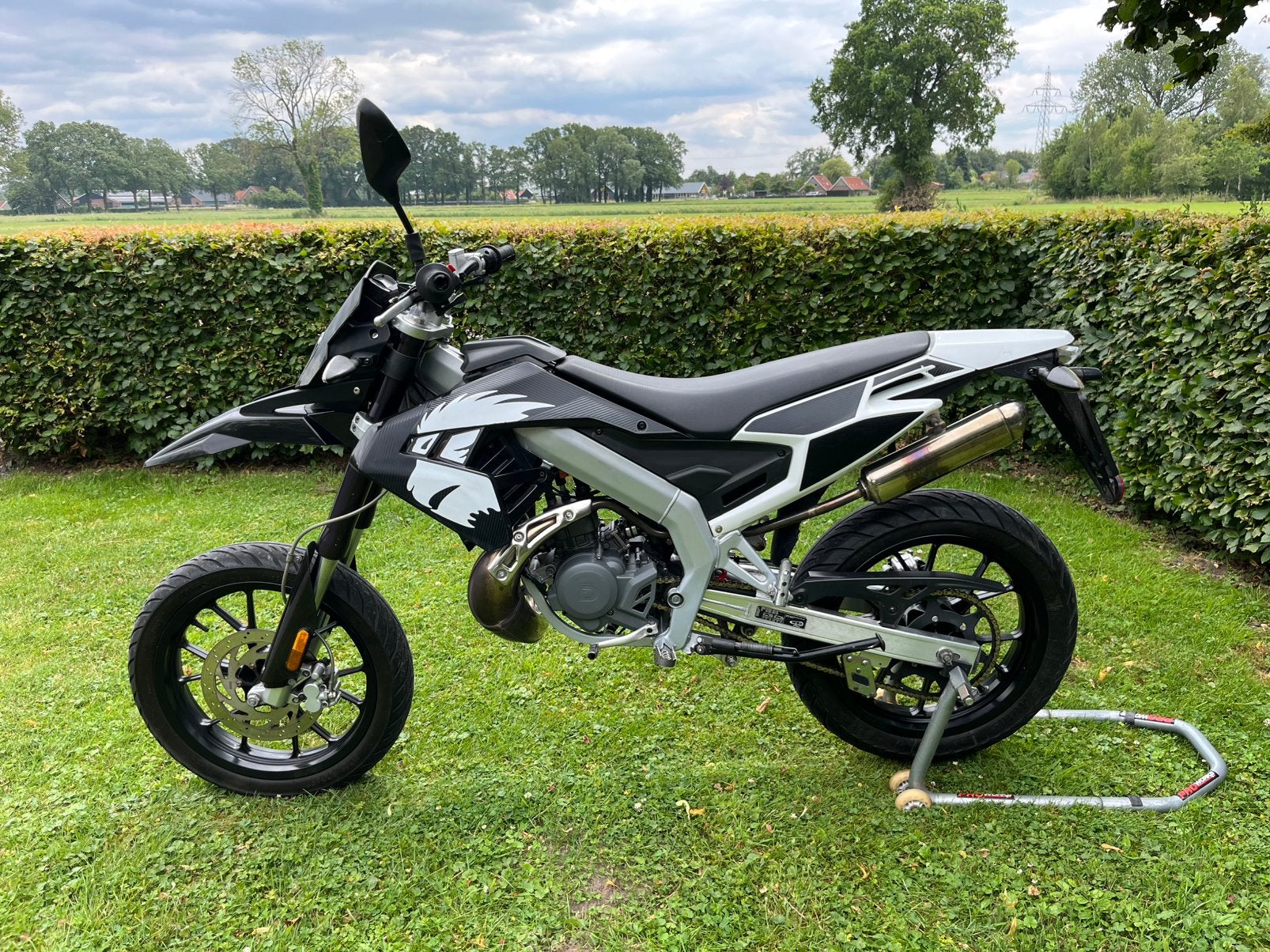 Aprilia SX 50 2019 schakelbrommer, Fietsen en Brommers, Brommers | Derbi, Zo goed als nieuw, Ophalen