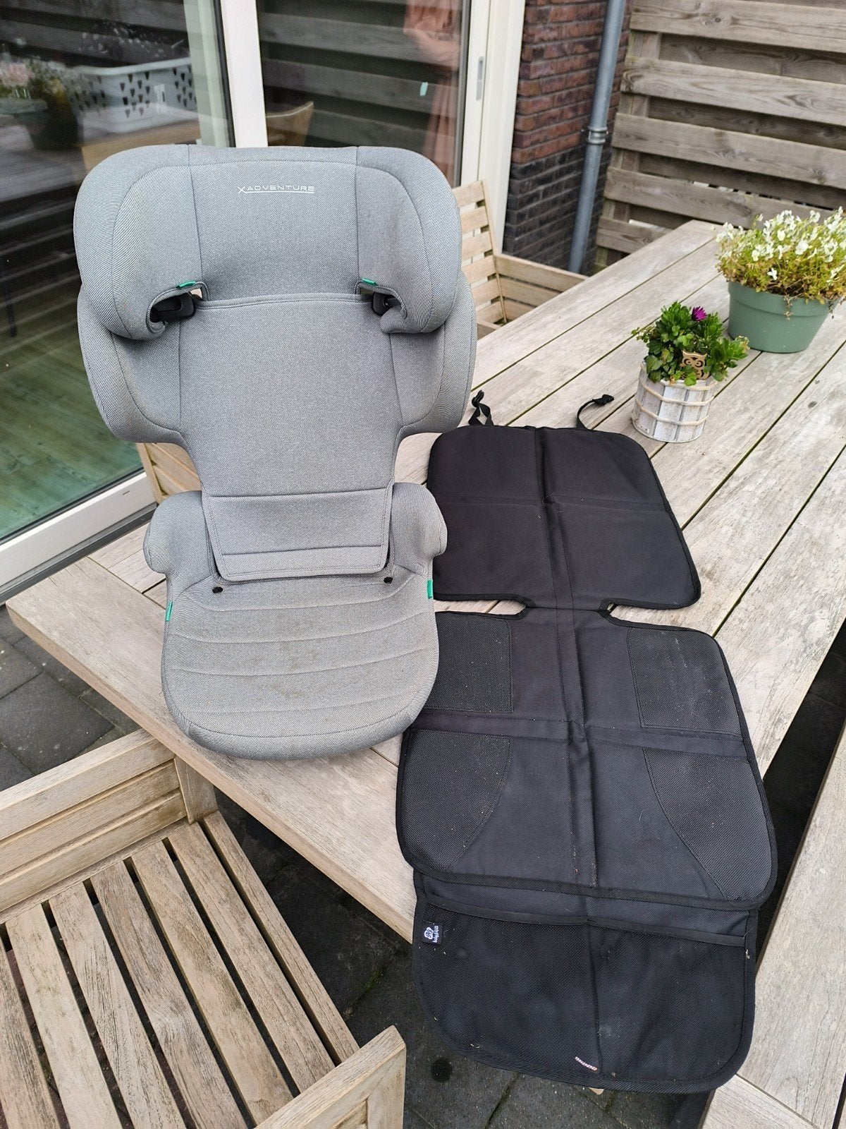 Xadventure autostoeltje met stoelbeschermer, Autogordel of Isofix, Gebruikt, Verstelbare rugleuning, 9 t/m 36 kg