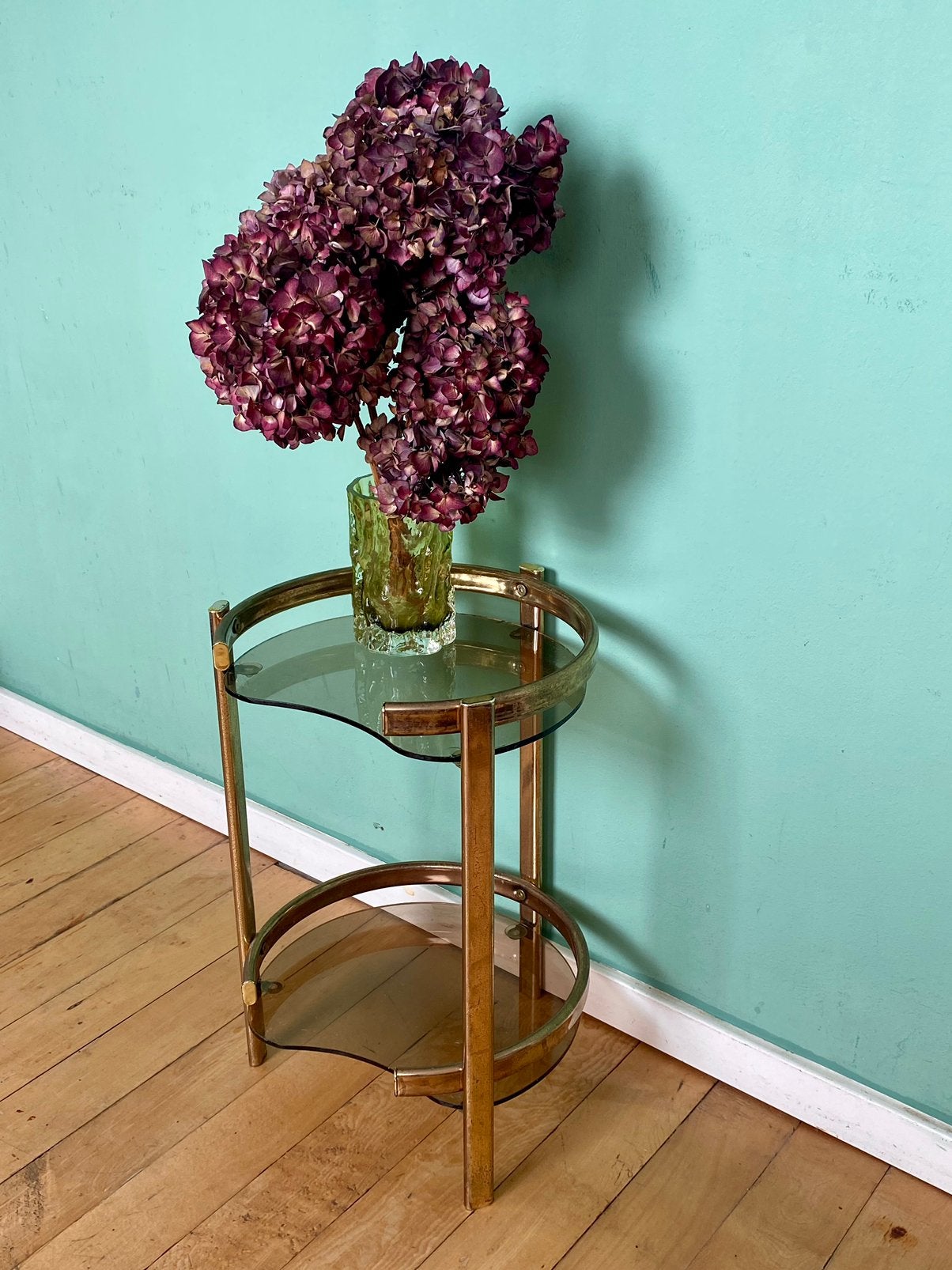 Chique messing vintage bijzettafel met rookglas, Minder dan 55 cm, Gebruikt, Rond, Glas