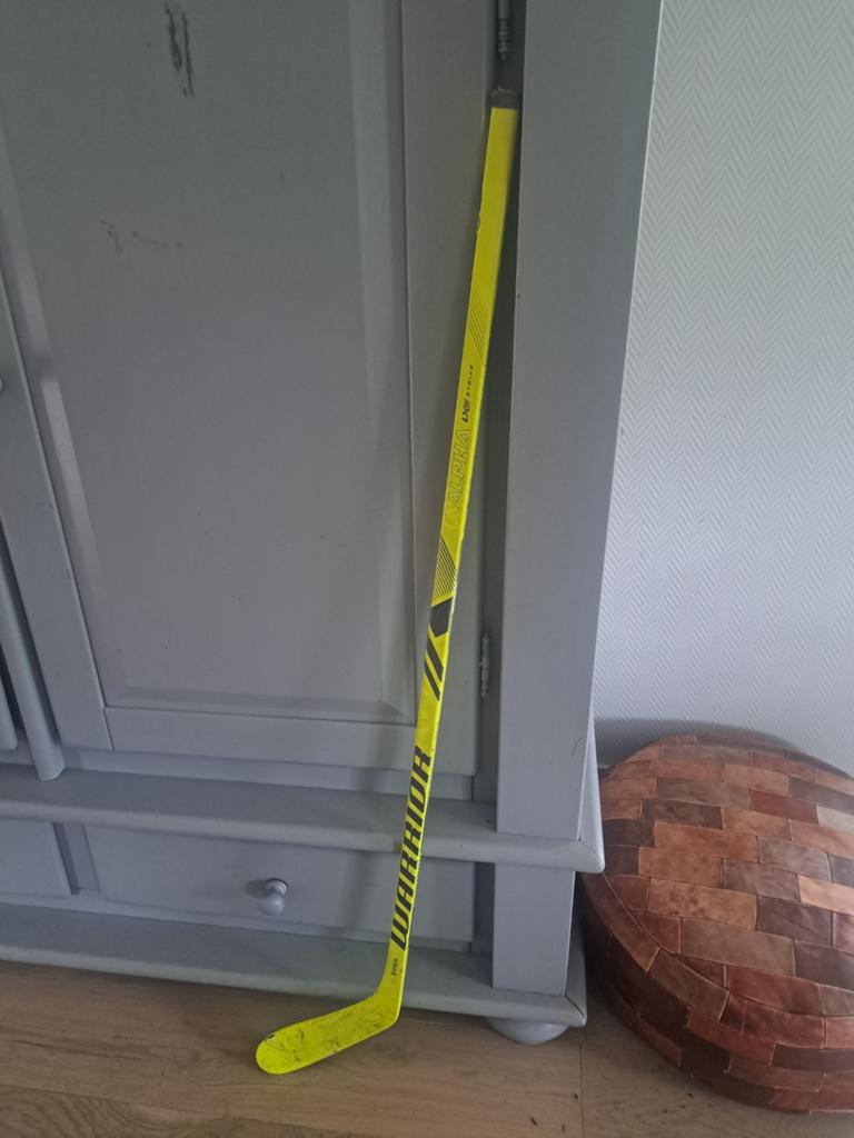 Warrior Junior ijshockey stick rechts 40flex, Sport en Fitness, Ophalen of Verzenden, Gebruikt, Stick