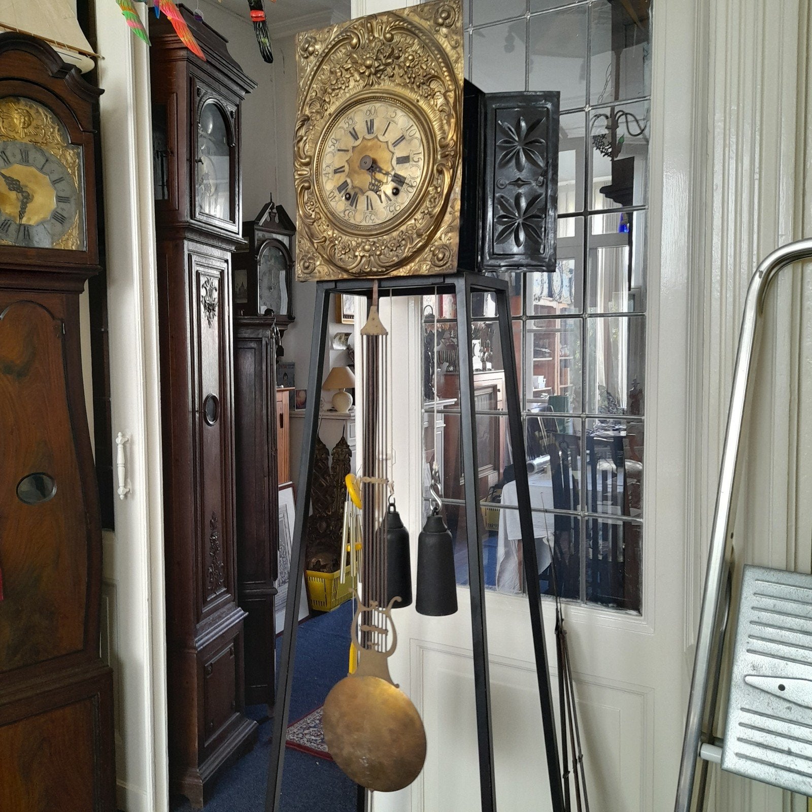 Comtoise klok met fraaie koperen wijzerplaat en cirkelgang, Antiek en Kunst, Ophalen