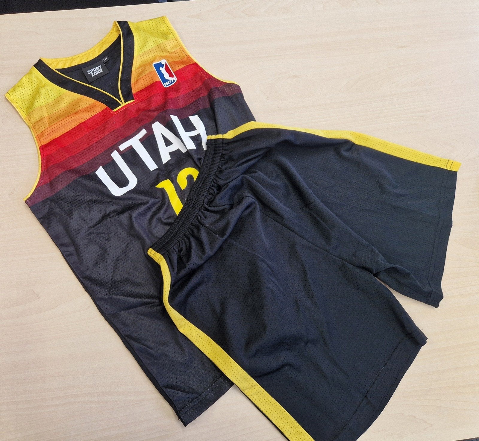 Leuke zomerset - Utah Basketbal Tenue - Maat S, Sport en Fitness, Basketbal, Ophalen of Verzenden, Zo goed als nieuw, Kleding
