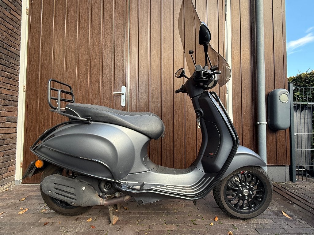 Vespa Sprint 4T | 2021 | Matgrijs | Nw Michelin-banden, Ophalen, Gebruikt, Vespa S, Benzine