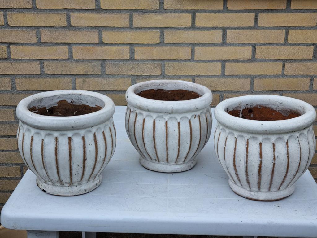 3  BLOEMPOTTEN € 25,-           zwaar terra ook los te koop, Ophalen, Gebruikt, Rond, Minder dan 40 cm