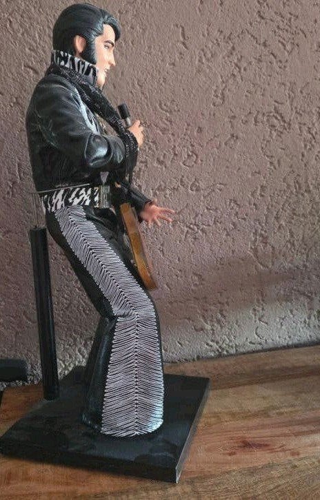 Zeer mooie Elvis Presley Pop met gitaar 46 cm, Ophalen of Verzenden, Zo goed als nieuw, Pop, Beeldje of Miniatuur