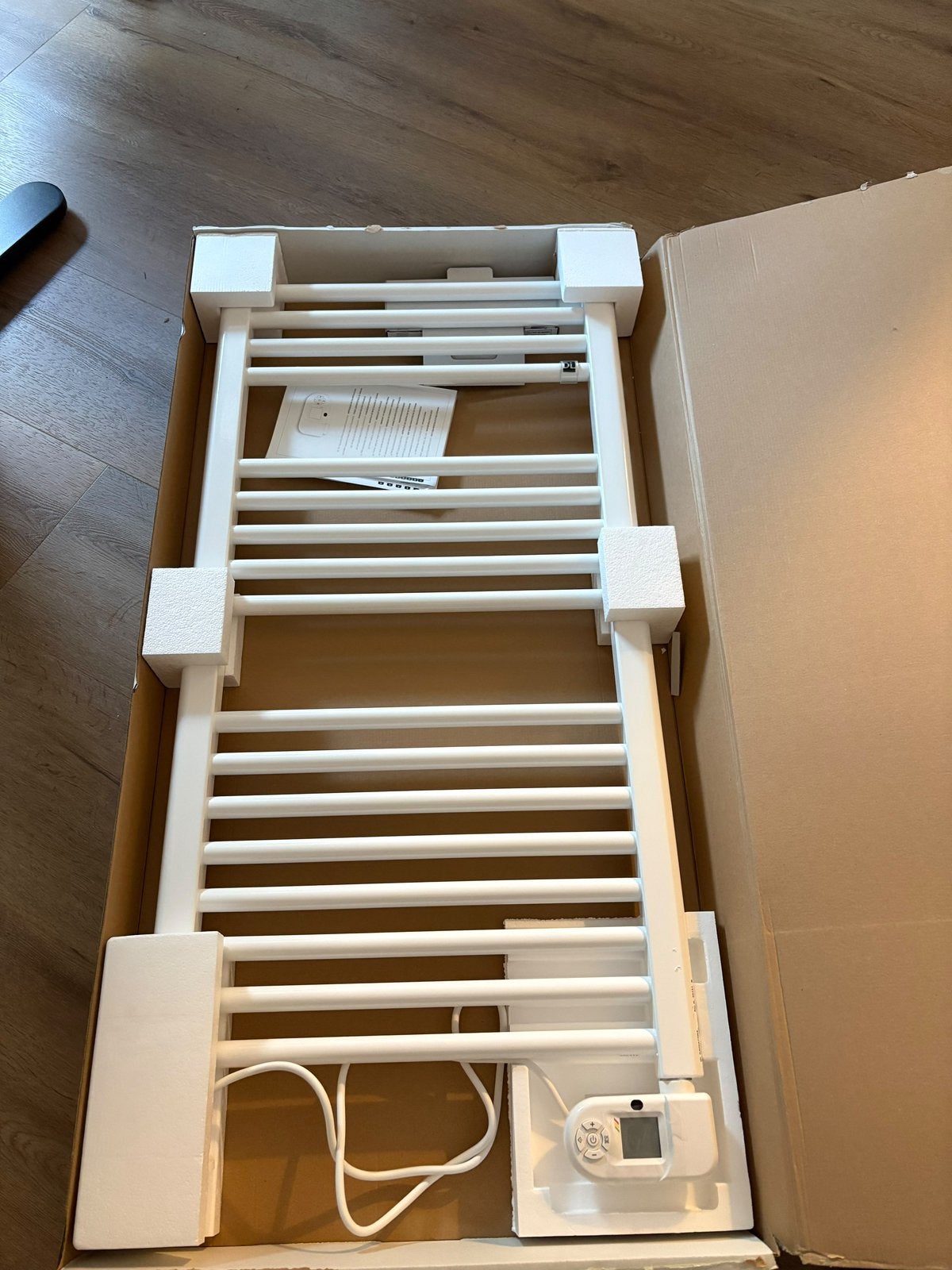 Nieuwe elektrische handdoekradiator (400w, wit), Hoog rendement (Hr), Radiator, Nieuw, Minder dan 60 cm