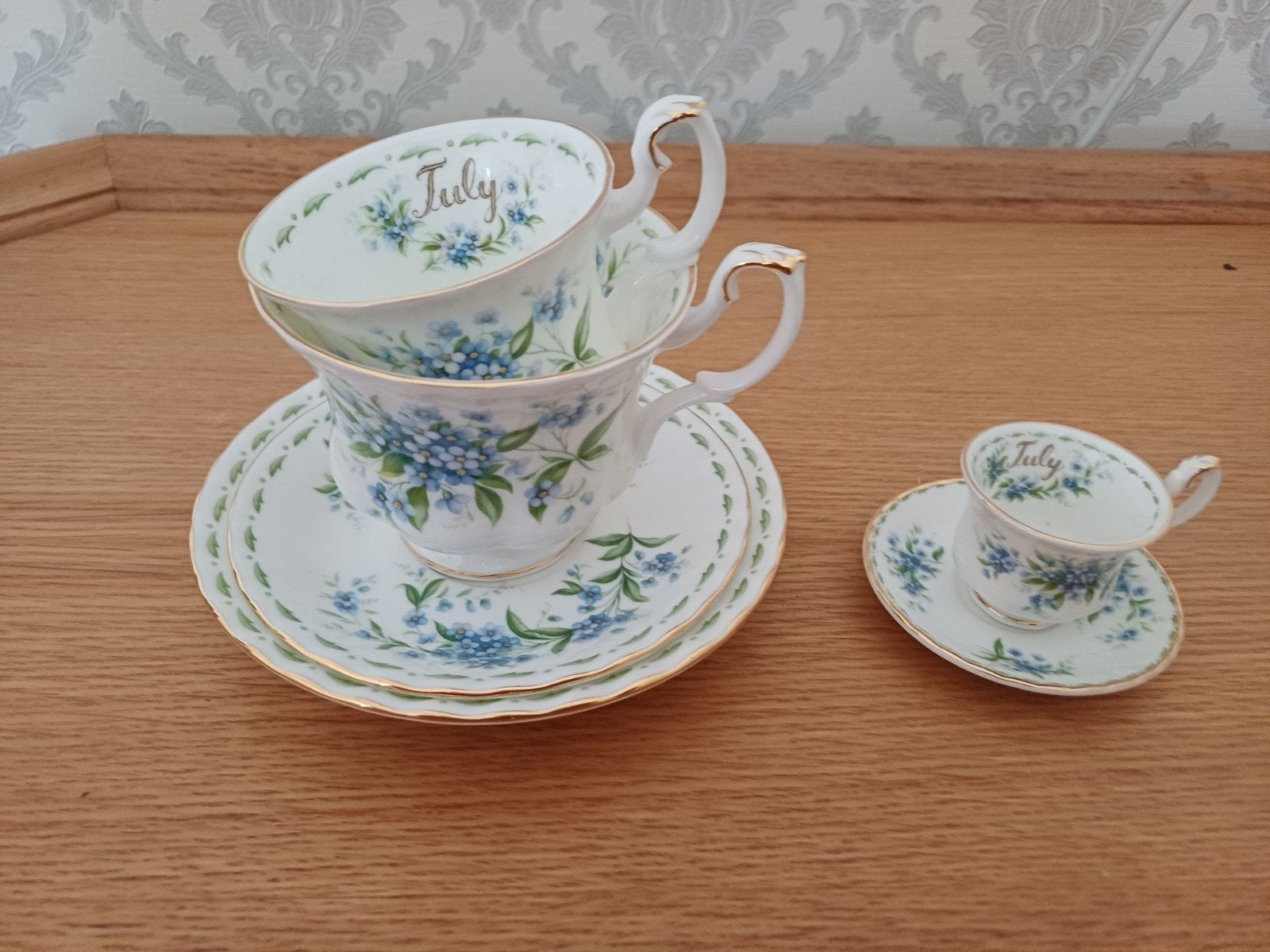 Royal Albert Flower of the Month kopjes, Ophalen