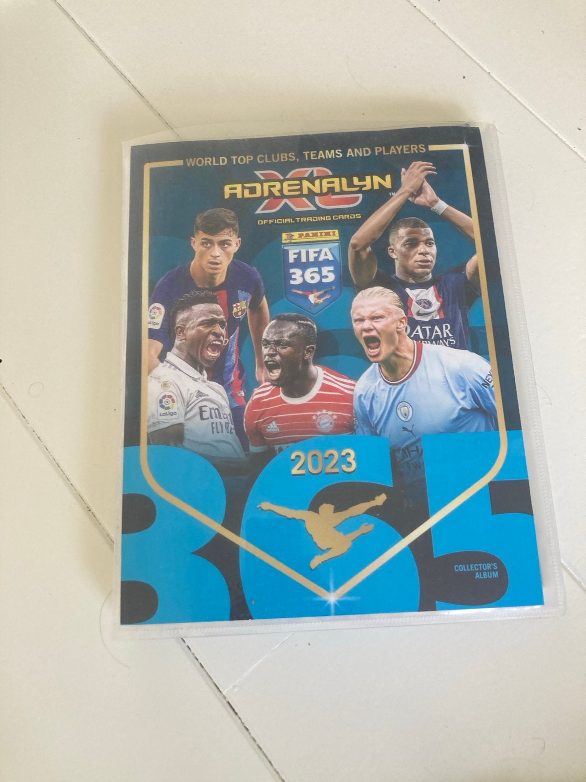 Panini FIFA 365 Adrenalyn XL 2023 Collector's Album, Ophalen of Verzenden, Zo goed als nieuw, Buitenlandse clubs, Boek of Tijdschrift
