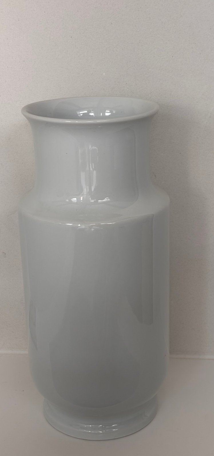 Vintage witte porseleinen vaas van Jaeger & Co. Bavaria, Ophalen of Verzenden, Zo goed als nieuw, Wit, 26 cm